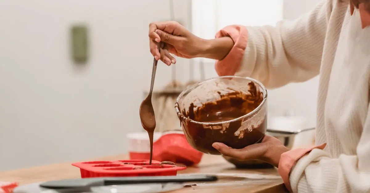 Comparatif des moules à gâteaux : silicone vs métal